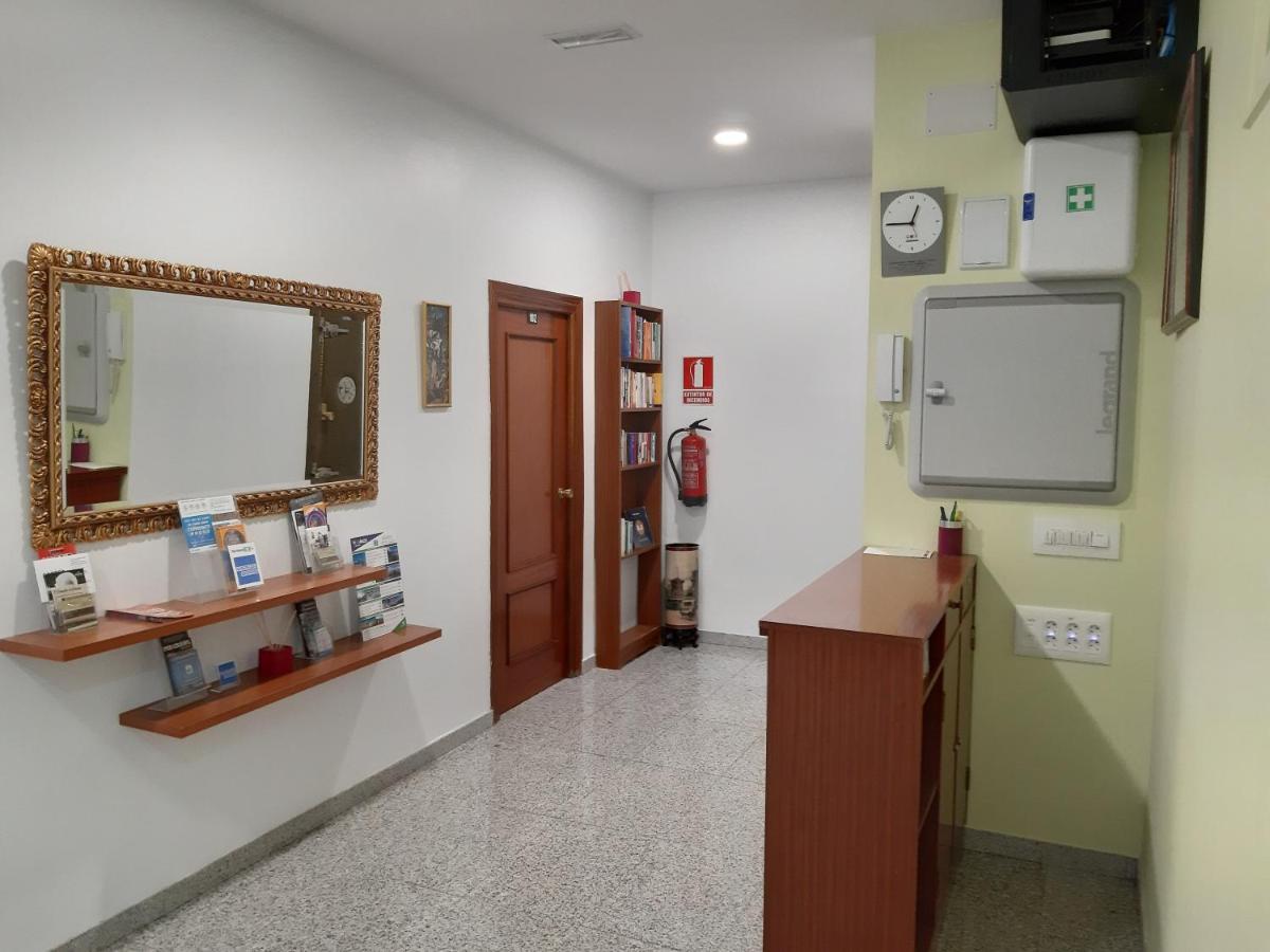Pension Corbero Madrid Exteriör bild